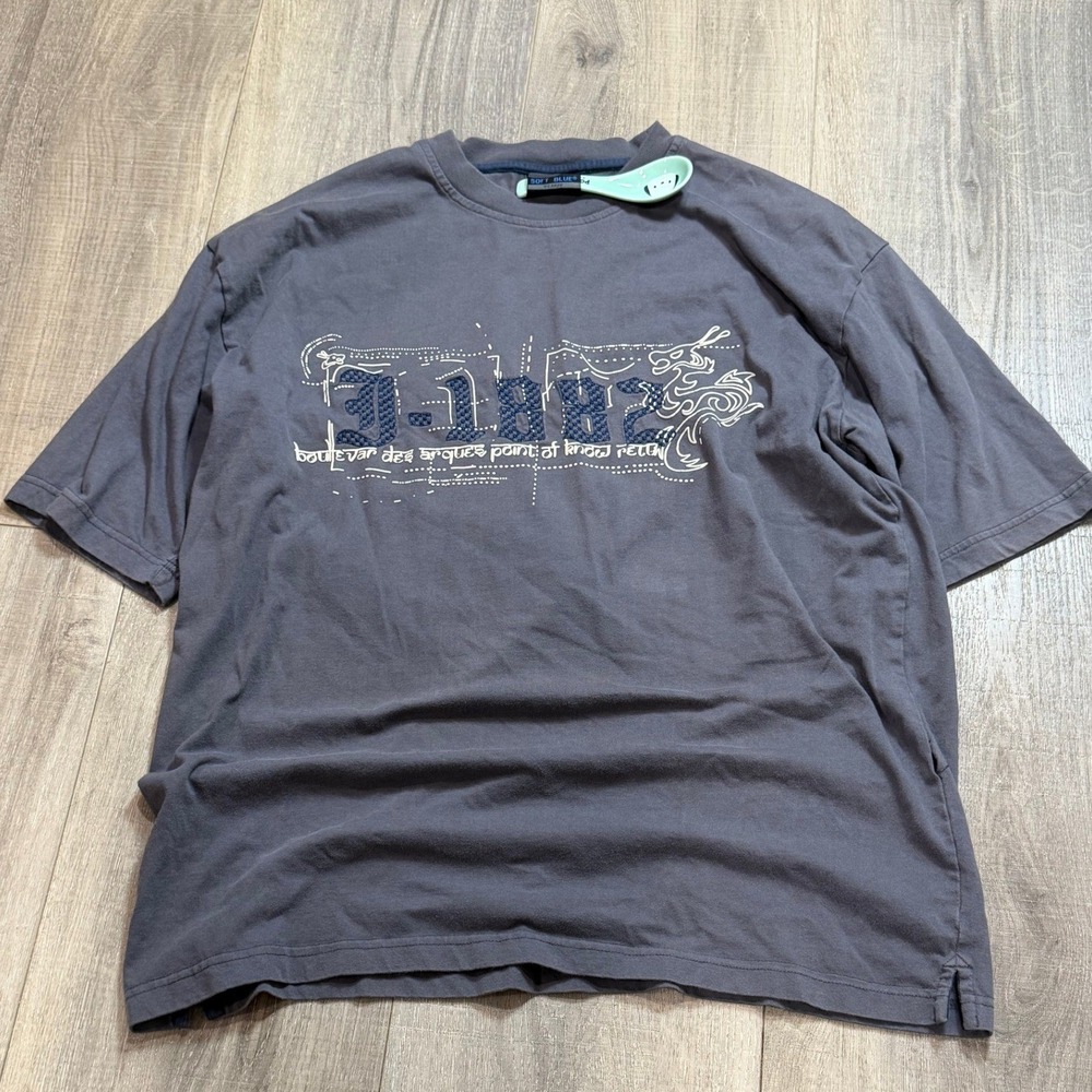 Y2K Soft Blue Mens XL Graphic T-Shirt Gray Short Sleeve Embroidered 1982 Dragon